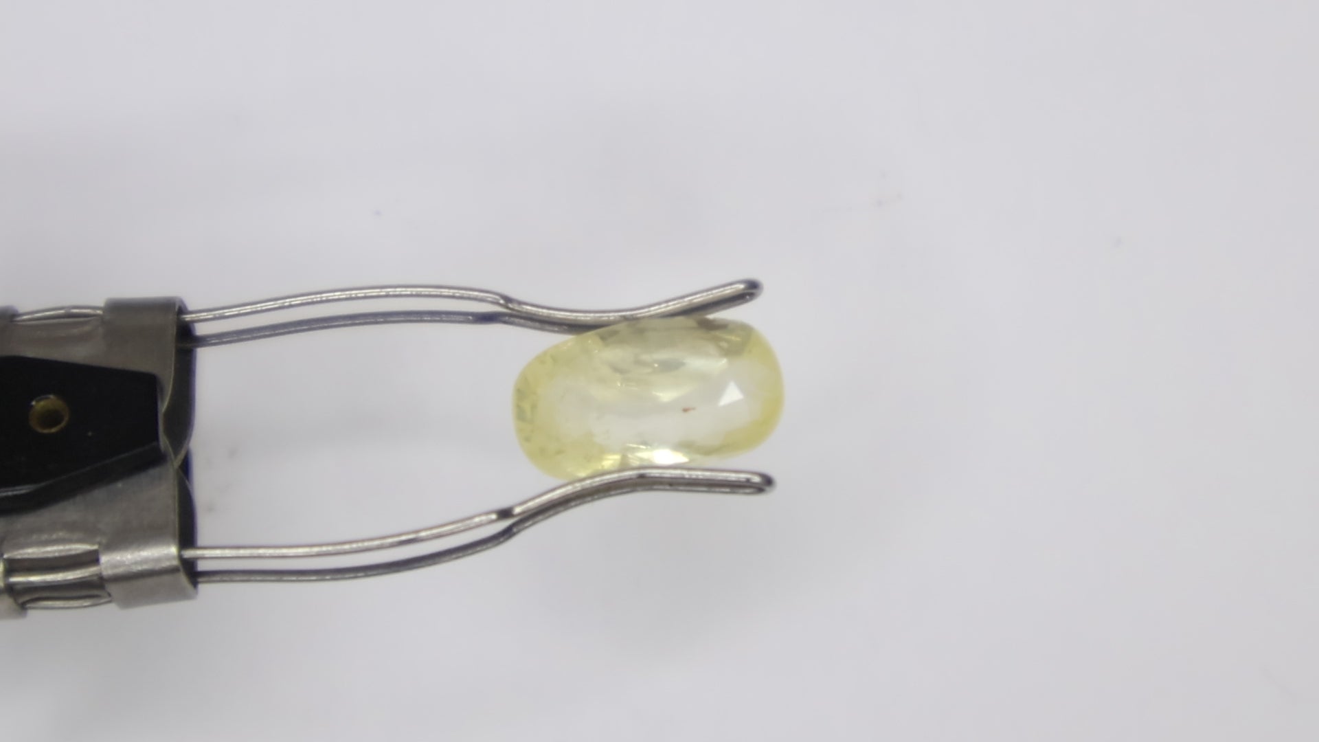 Natural Yellow Sapphire (Ceylon) 3.80ct